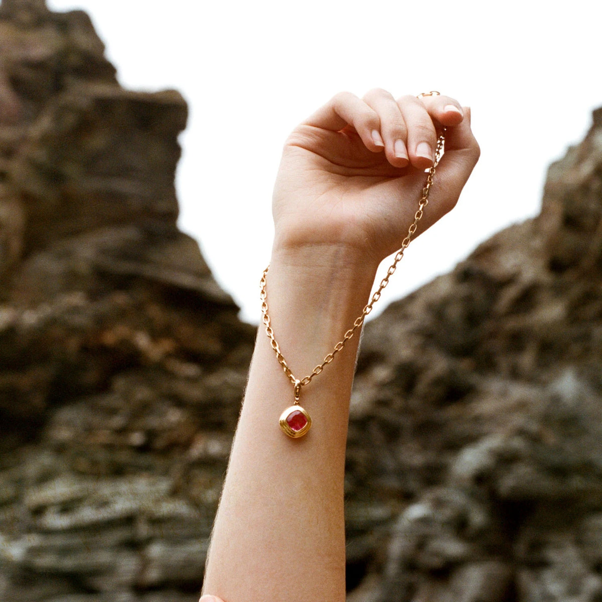 Close-up of Athena 18k yellow gold necklace with 4.50ct cushion-cut pink Tourmaline pendant on chunky chain