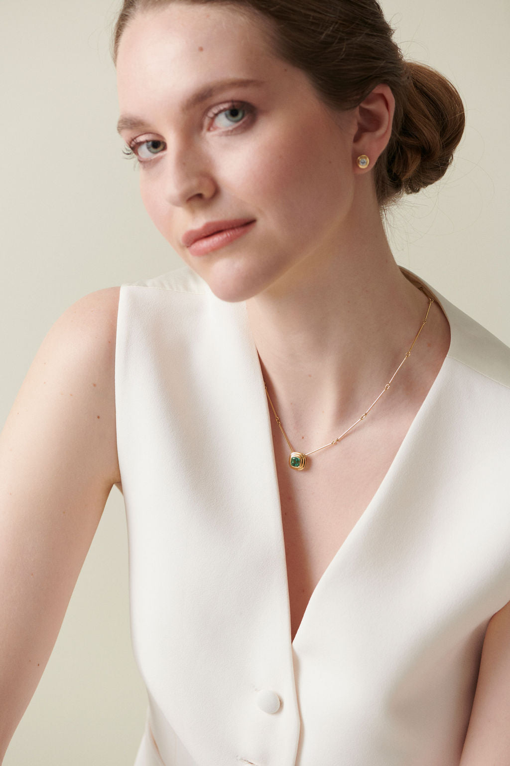 Delaval Knight Green Tourmaline Gemstone with Diamonds Gold Jewelries