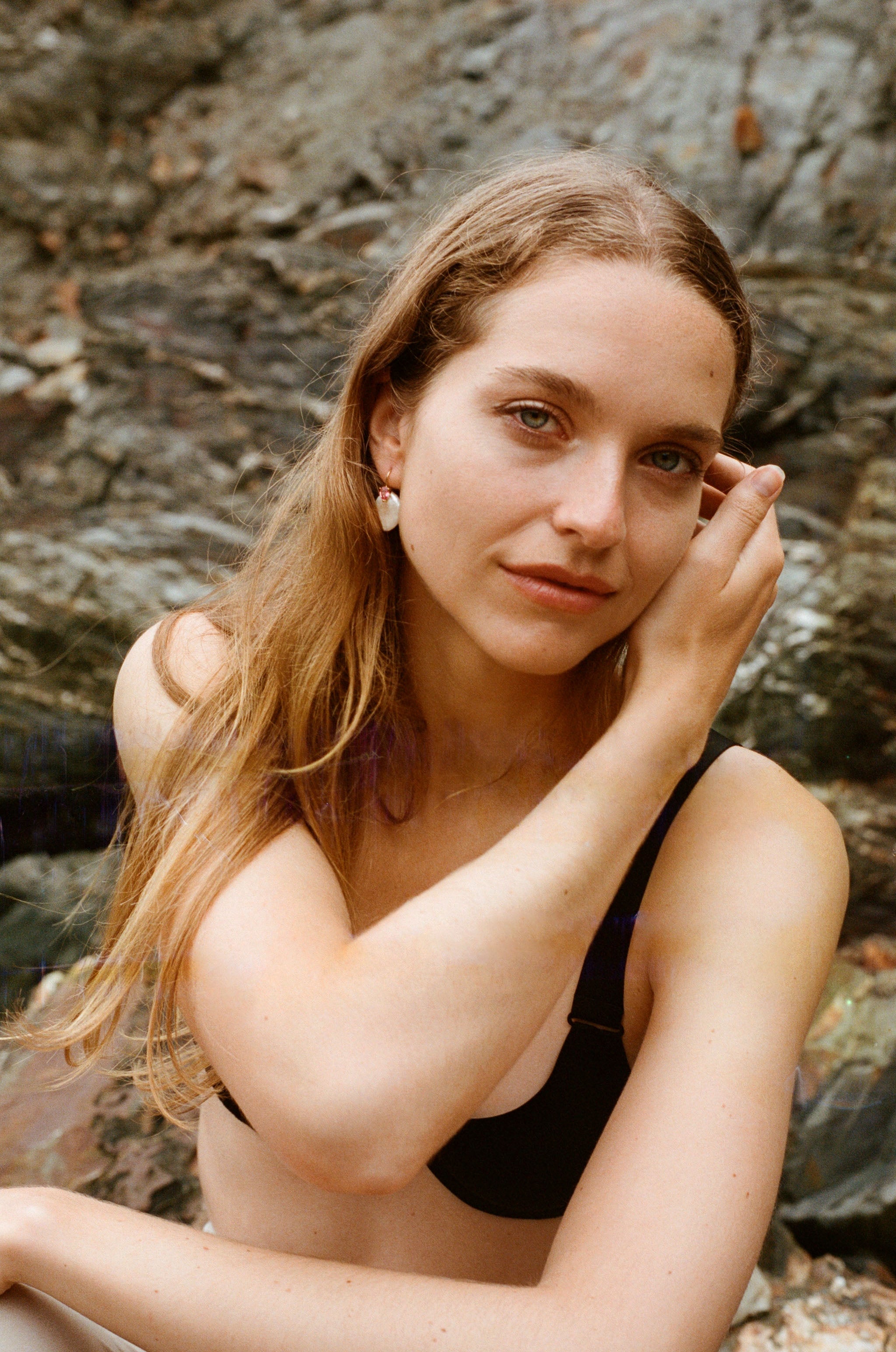 Atlantis sapphire and keshi pearl earrings worn by model