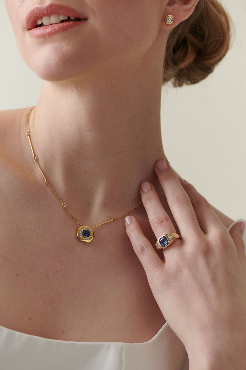 Delaval Knight Blue Sapphire Gemstone with Diamonds Gold Jewelry
