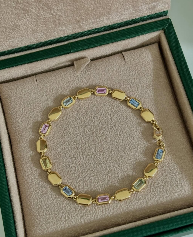 Standing Circle Sapphire Bracelet