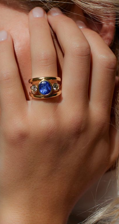 Hatton Garden Best Jewellers Gemmologist Blue Sapphire gold ring