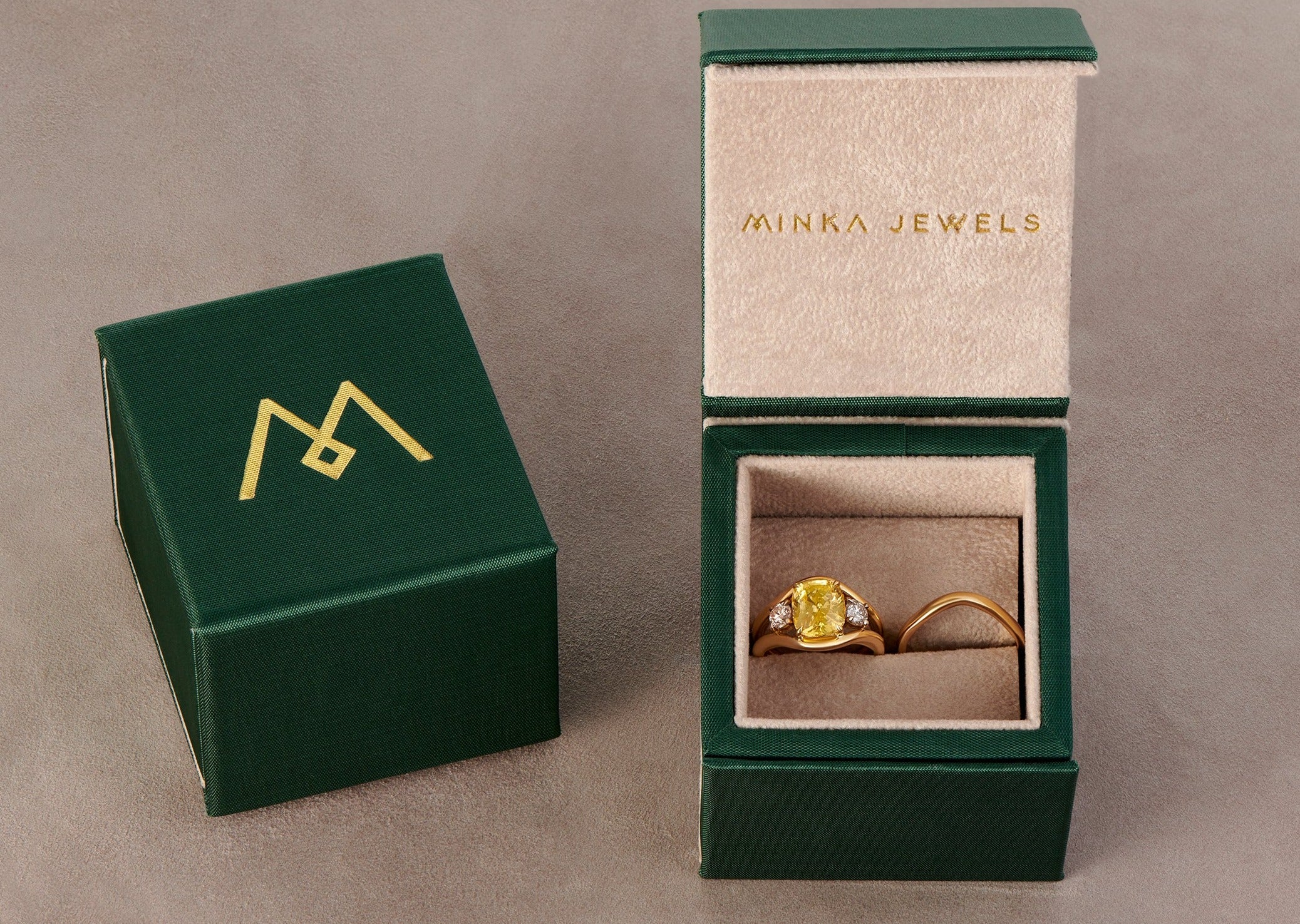 18k yellow gold ring with 3.93ct untreated yellow sapphire and diamonds with curved gold ring, presented in luxury packaging